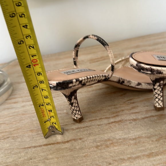 Steve Madden - Sandals - GUC - Picture 9 of 10